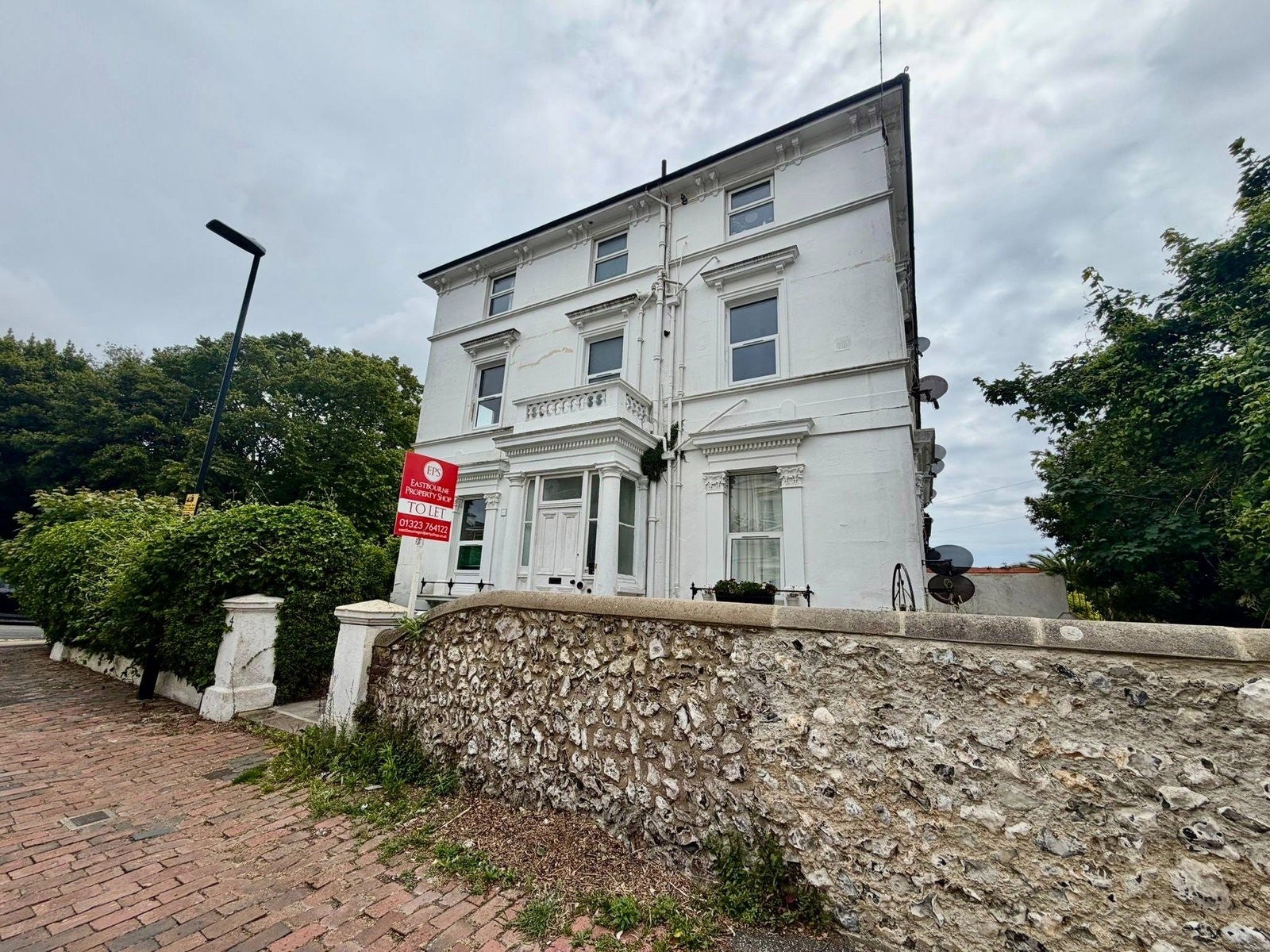 Flat Upperton Gardens in Eastbourne