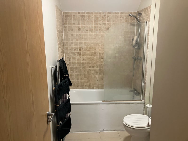 Room Lanier Road in Greater London
