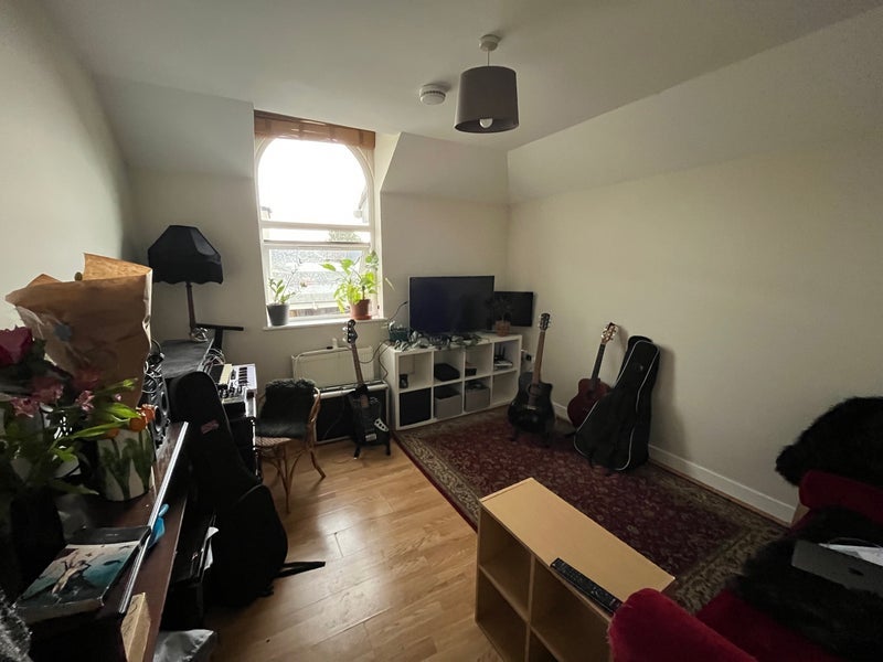 Room Lanier Road in Greater London