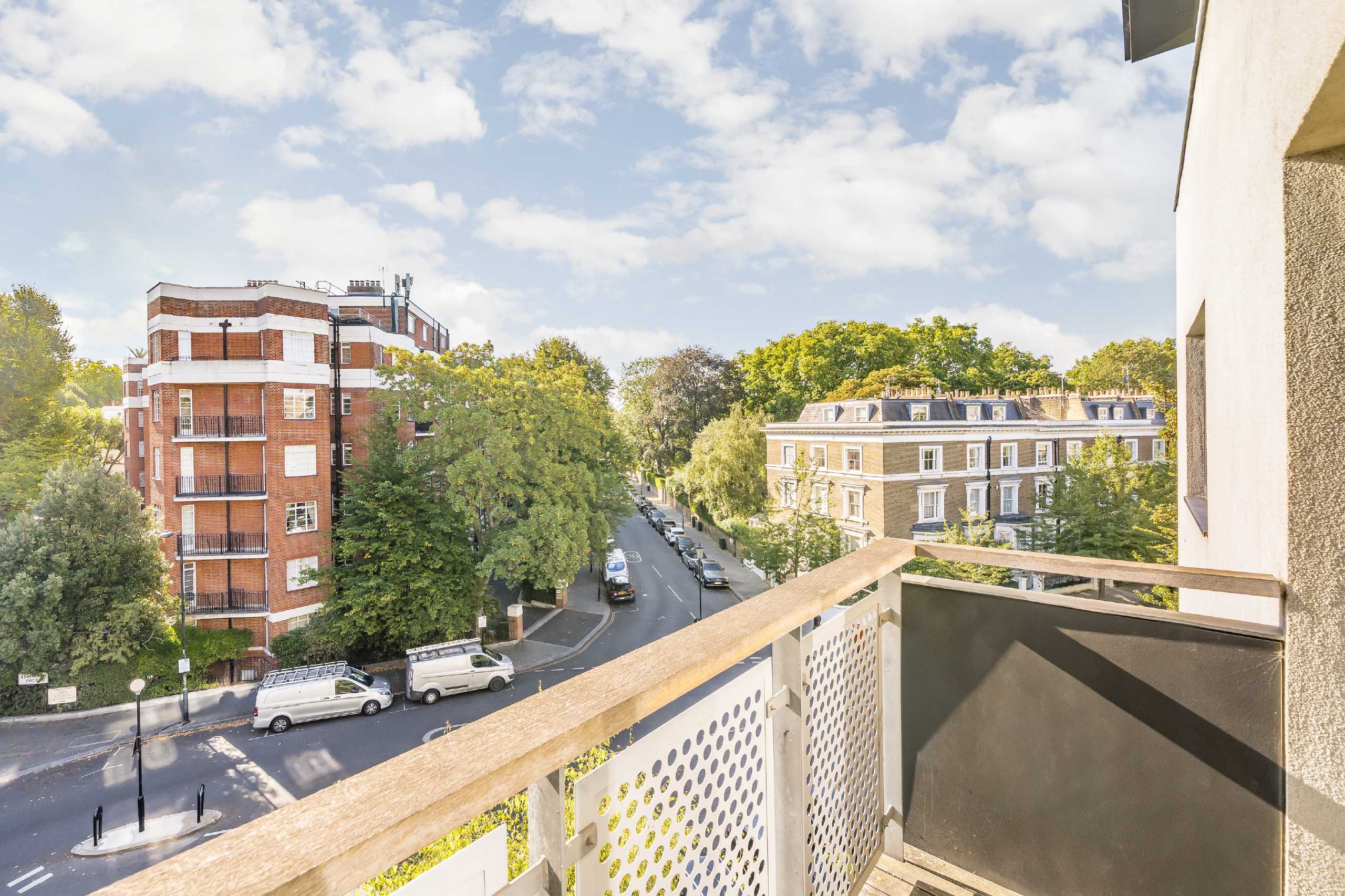Flat Upper Addison Gardens in Greater London