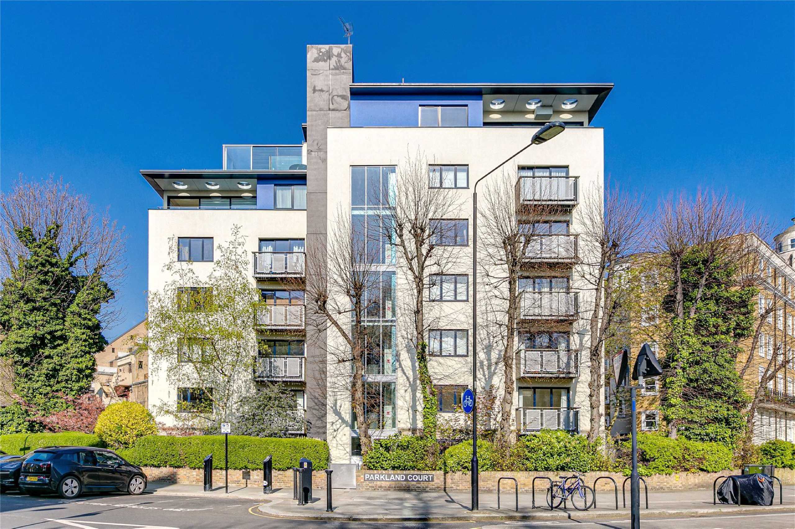 Flat Upper Addison Gardens in Greater London