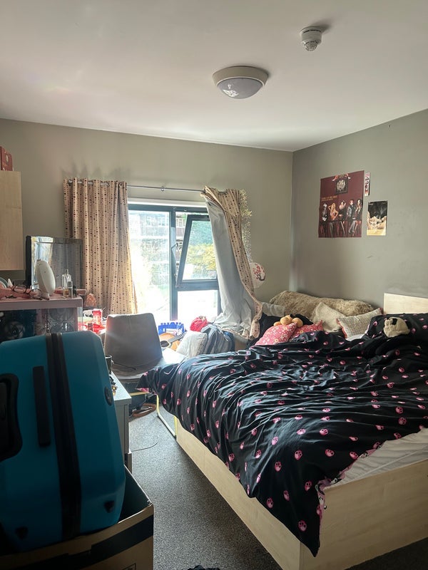 Room Bond Street South in Bristol