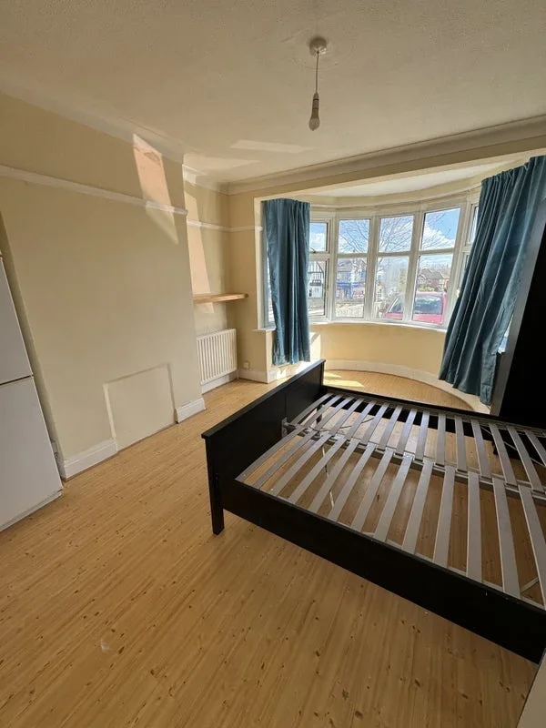 Room Tolworth Rise North in Greater London