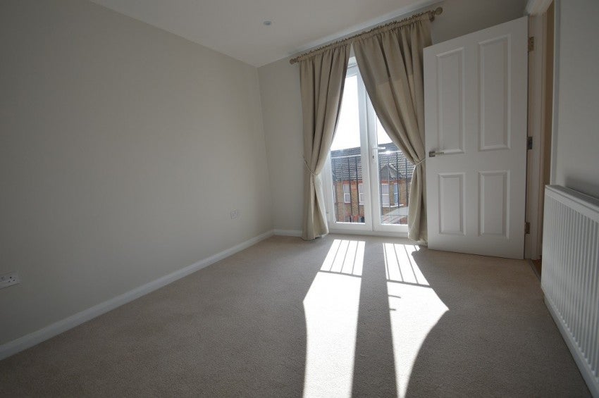 Flat Chalvey Road East in Slough
