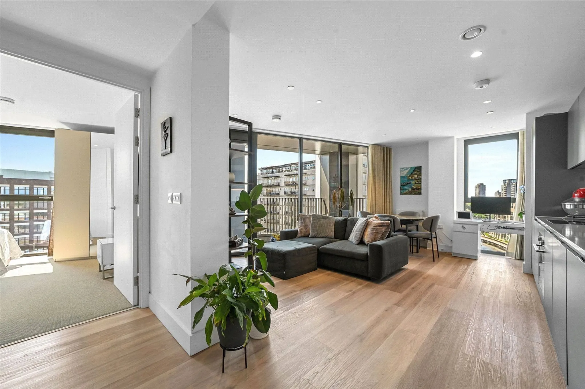 Flat Marshgate Lane in Greater London