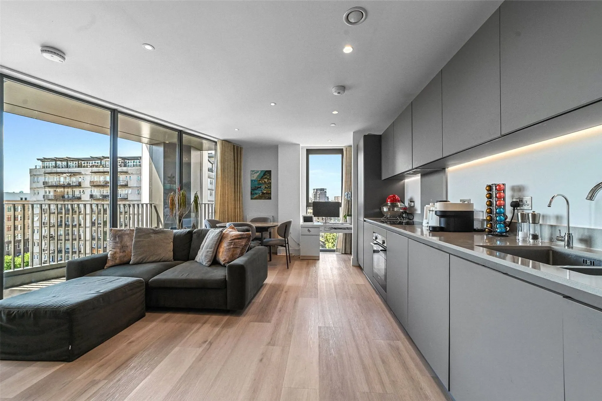 Flat Marshgate Lane in Greater London