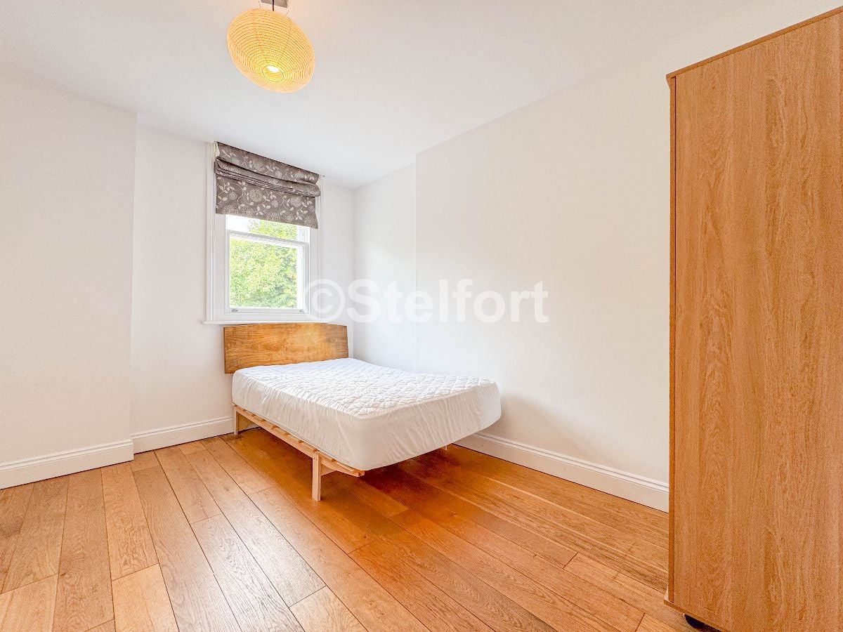Room Brecknock Road in Greater London