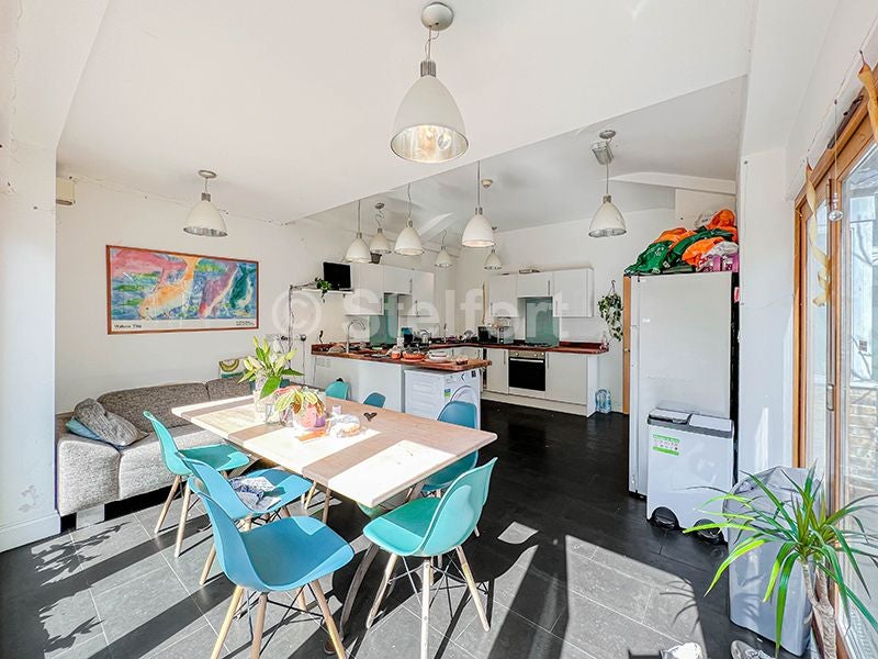 Room Brecknock Road in Greater London
