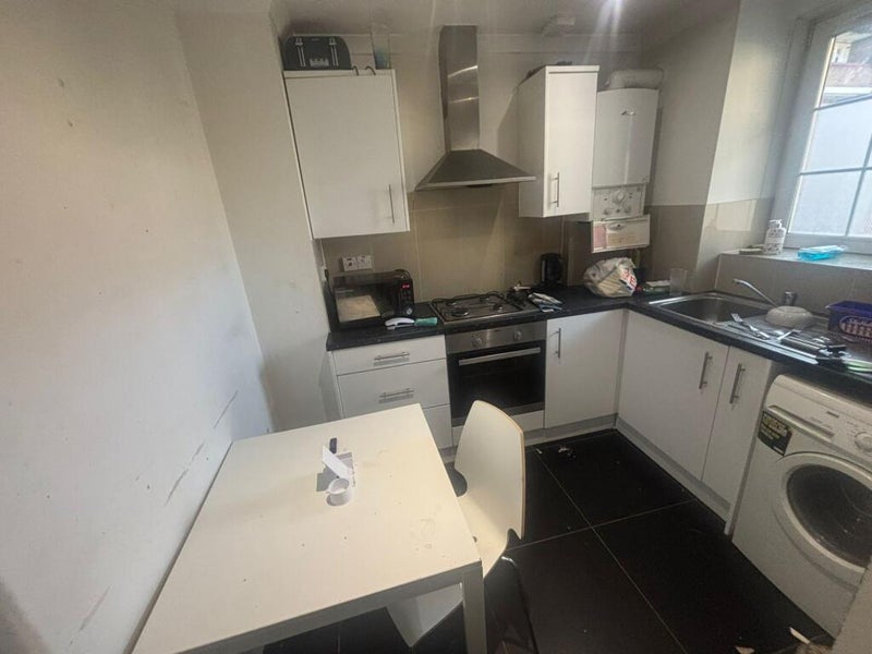 Room Manciple Street in Greater London