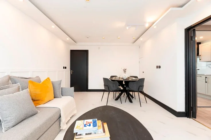 Flat Swanscombe Road in Greater London