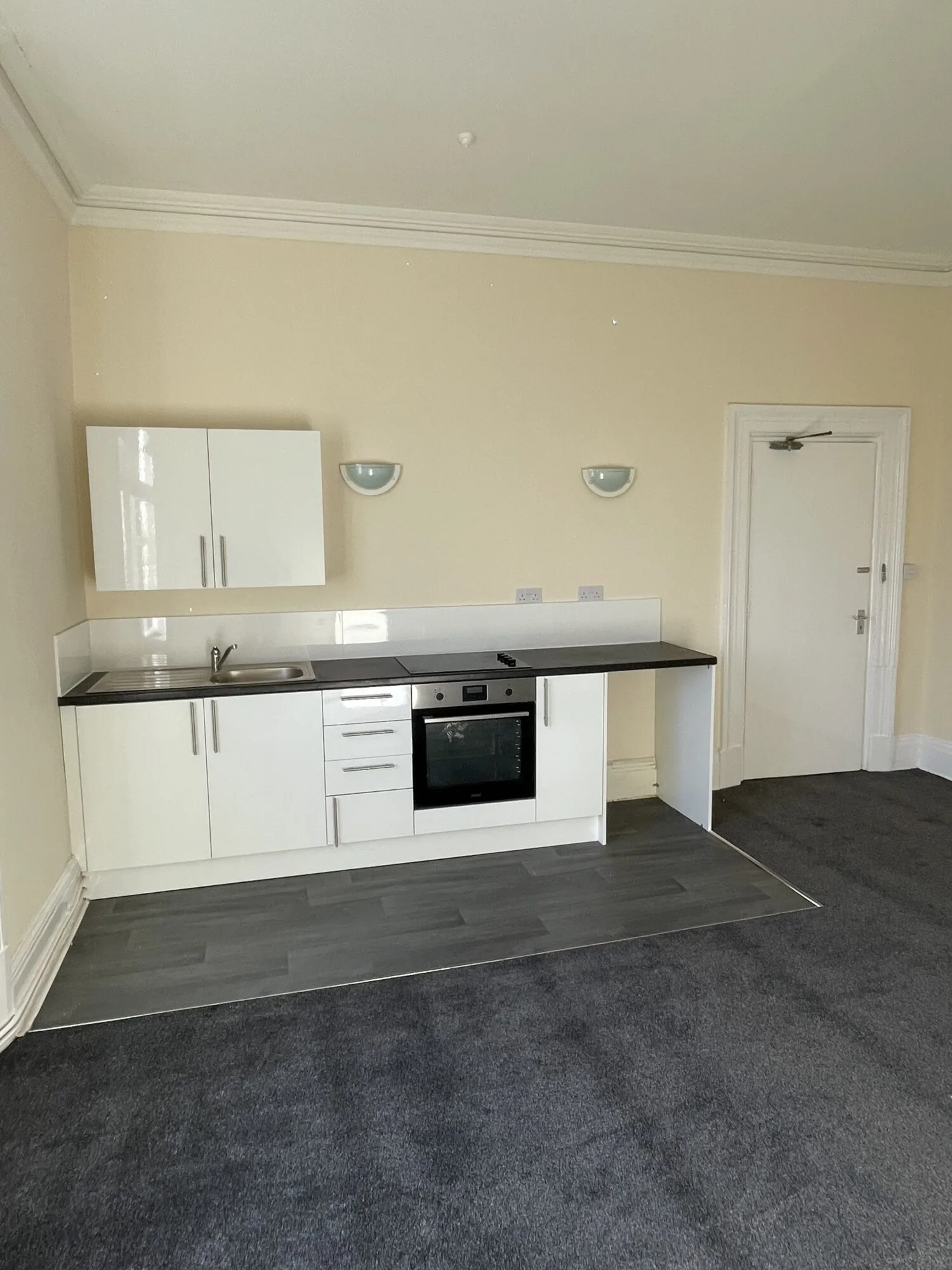 Flat Balmoral Place in Calderdale