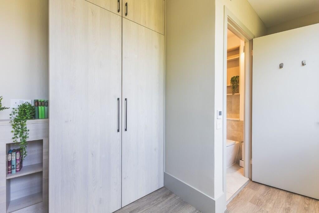 Room Augustus Road in Greater London