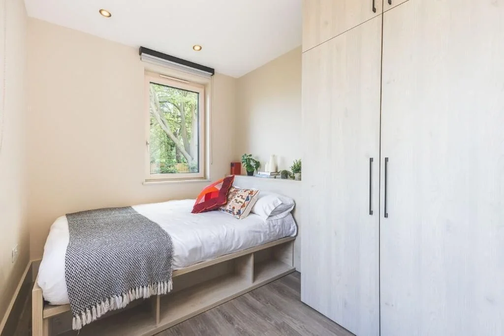 Room Augustus Road in Greater London
