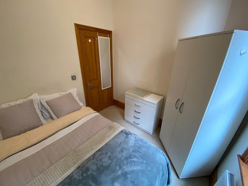 Room Chippenham Road in City of Westminster