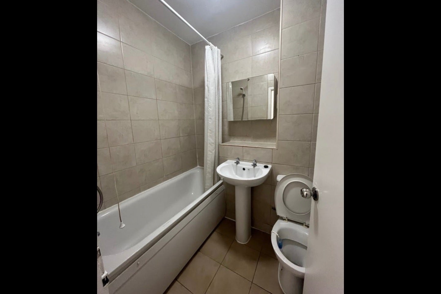 Room York Road in Greater London