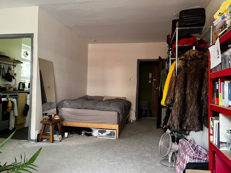 Flat Liskeard Gardens in Greater London