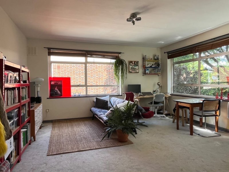 Flat Liskeard Gardens in Greater London