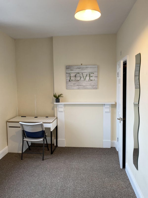 Room Henry Road in Birmingham