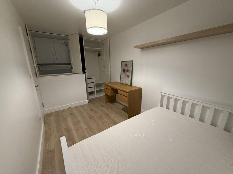 Room Leathwaite Road in Greater London