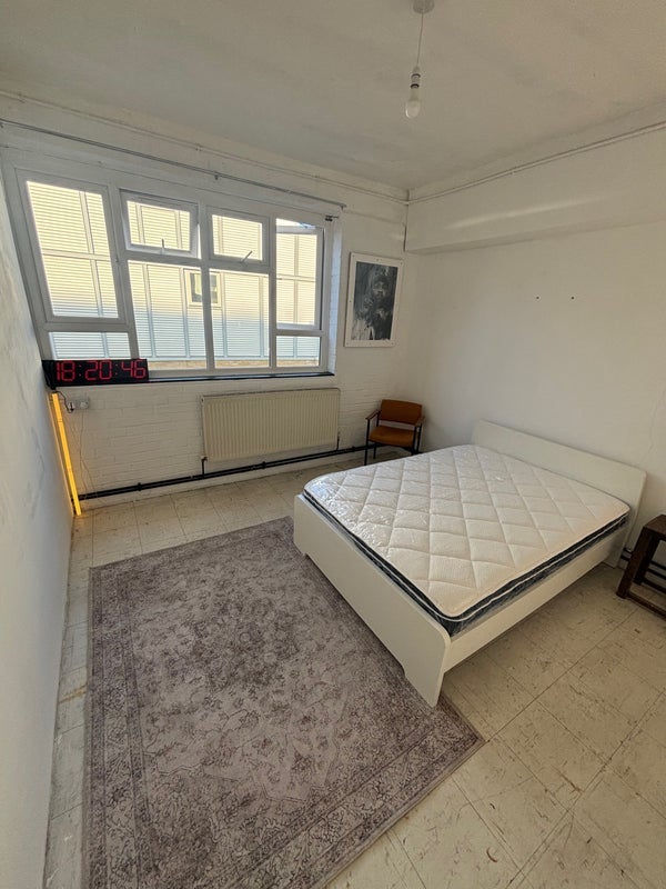 Room Plumbers Row in Greater London