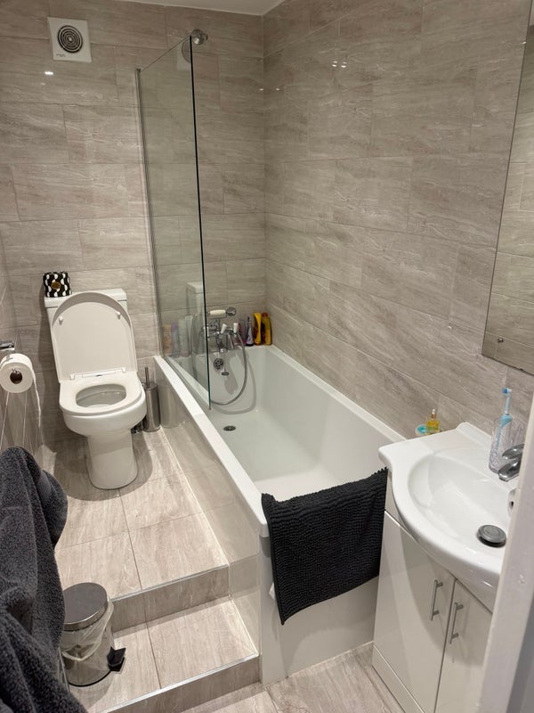 Room Collingham Place in Greater London