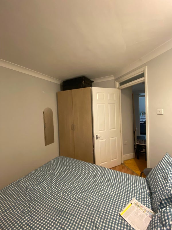Room Collingham Place in Greater London