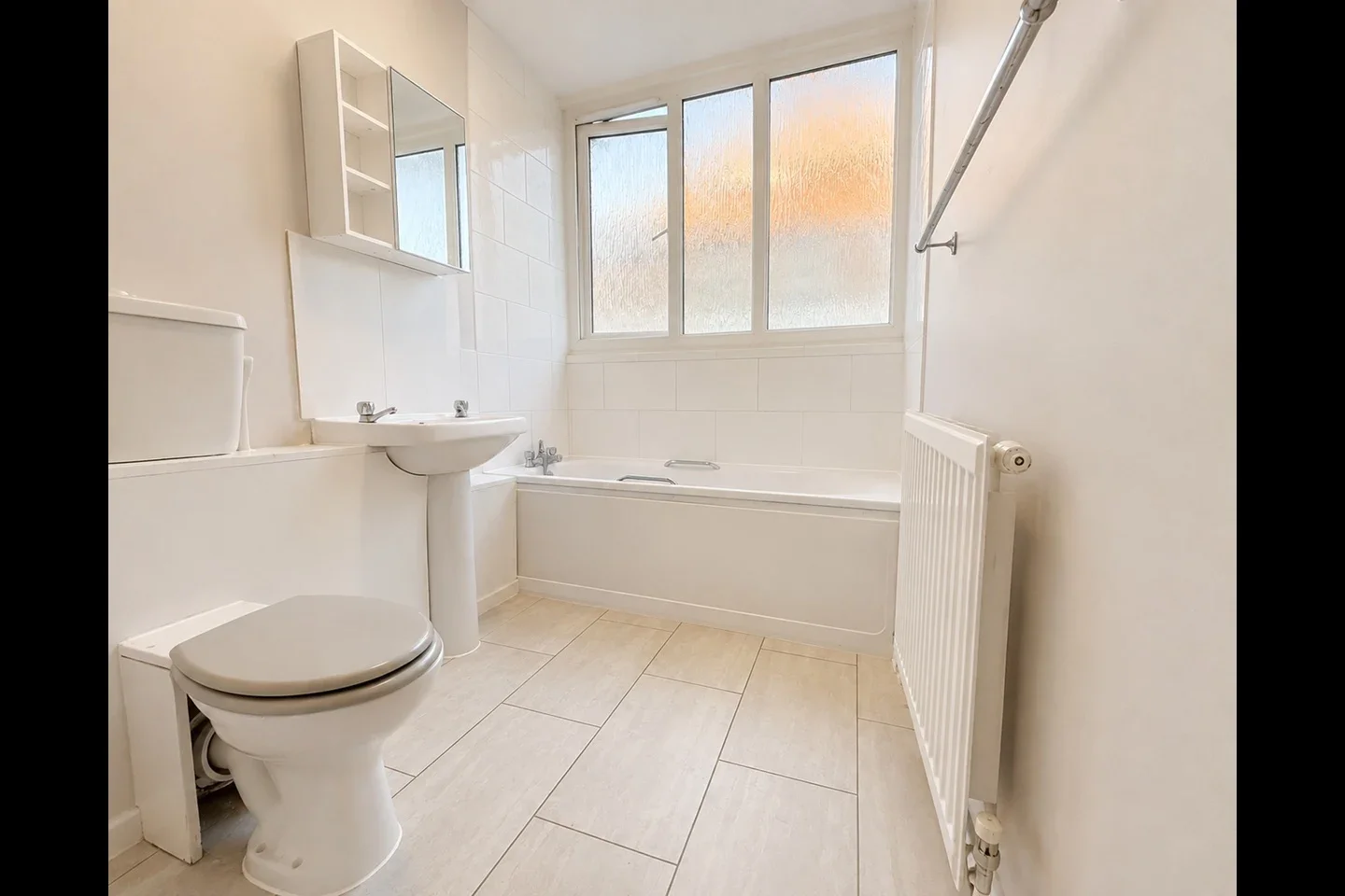 Flat Hazlewood Crescent in Greater London