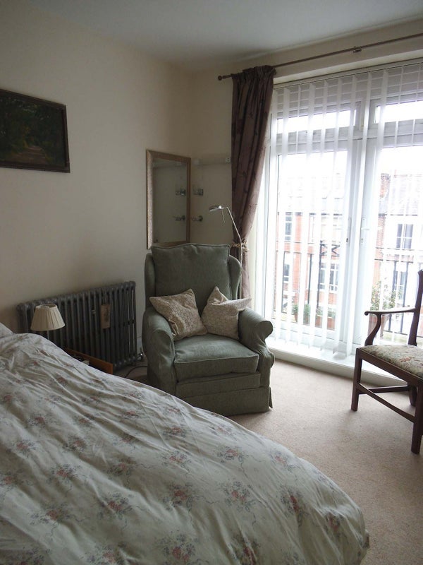 Room Mill Lane in Greater London