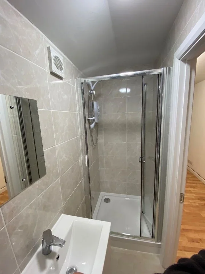 Flat Tolworth Rise North in Greater London