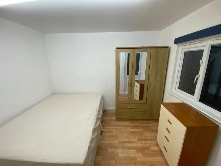 Flat Tolworth Rise North in Greater London