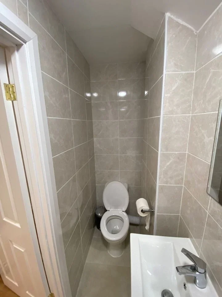 Flat Tolworth Rise North in Greater London