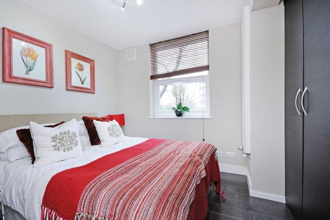 Flat Boydell Court in Greater London