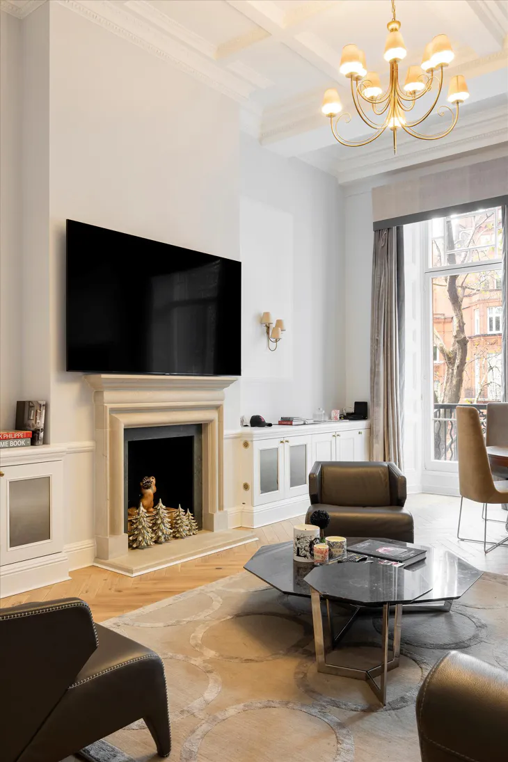 Flat Pont Street in Greater London