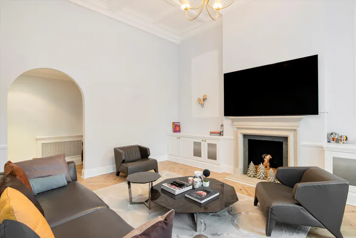Flat Pont Street in Greater London