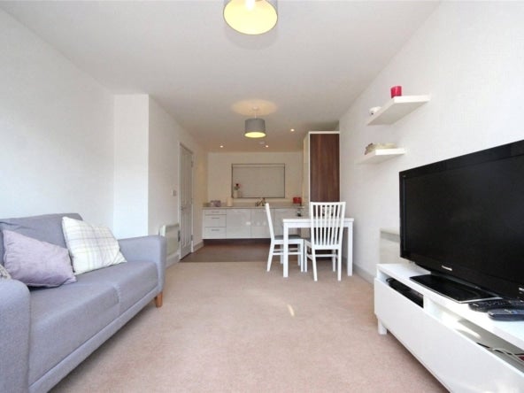 Flat Fire Fly Avenue in Swindon