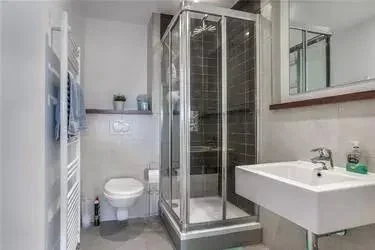 Room Kingsland Road in Greater London