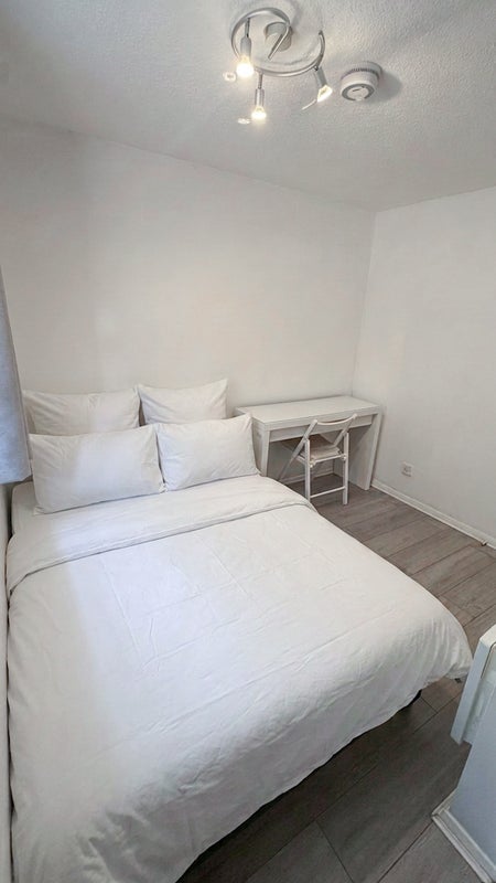 Room Stoneyard Lane in Greater London