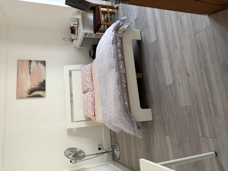 Room Burges Road in Greater London