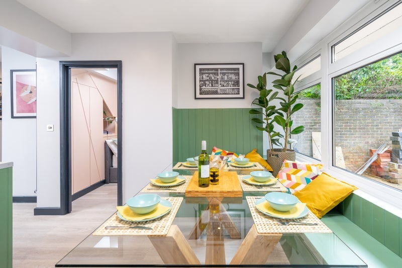 Room Winders Road in Greater London