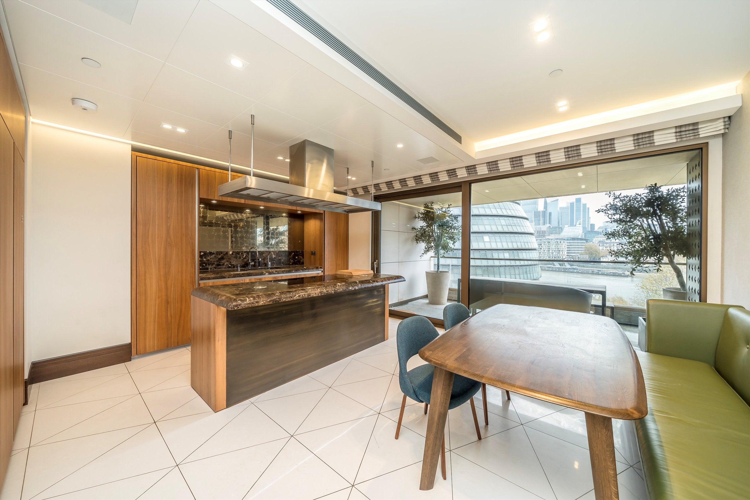 Flat Earls Way in Greater London