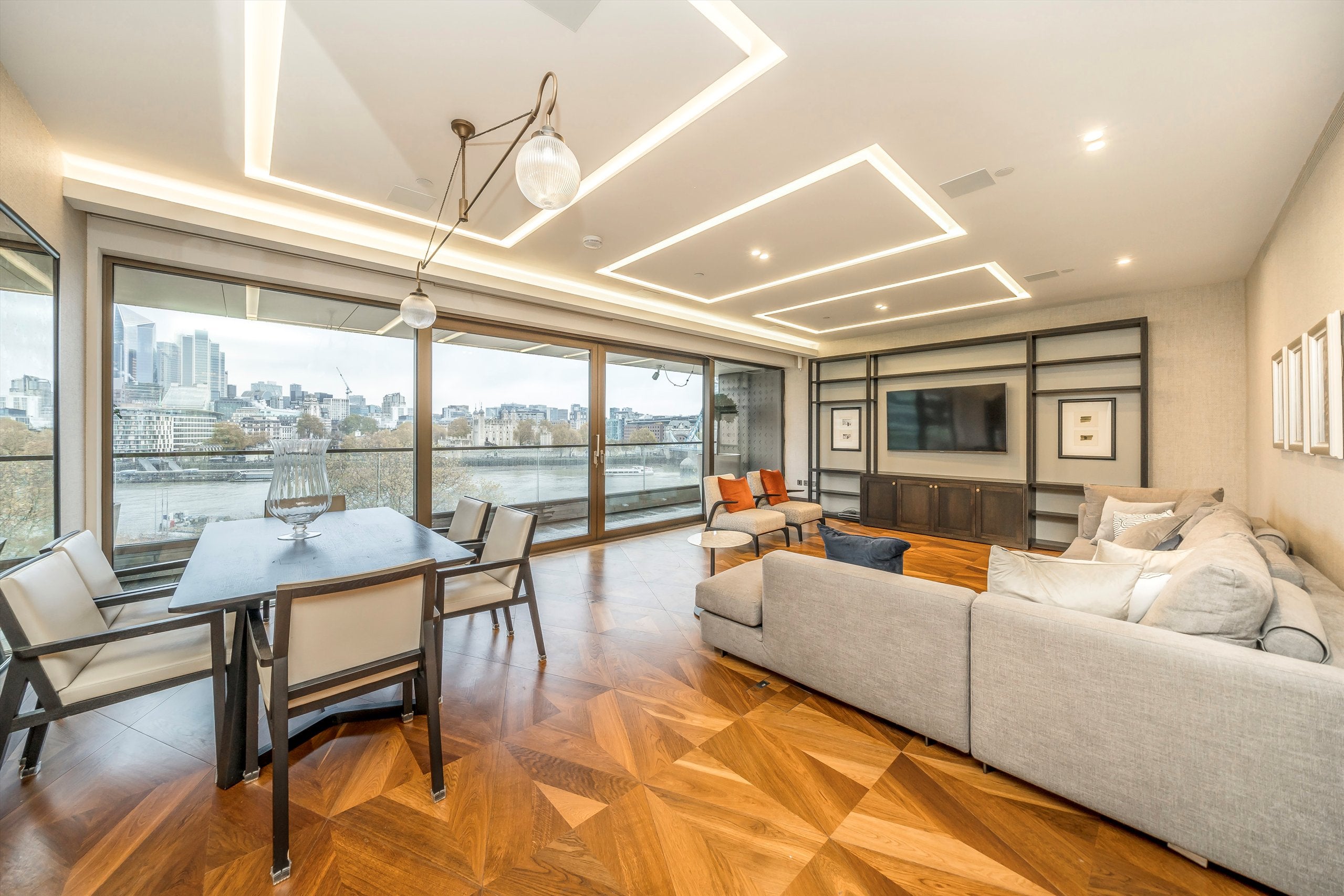 Flat Earls Way in Greater London