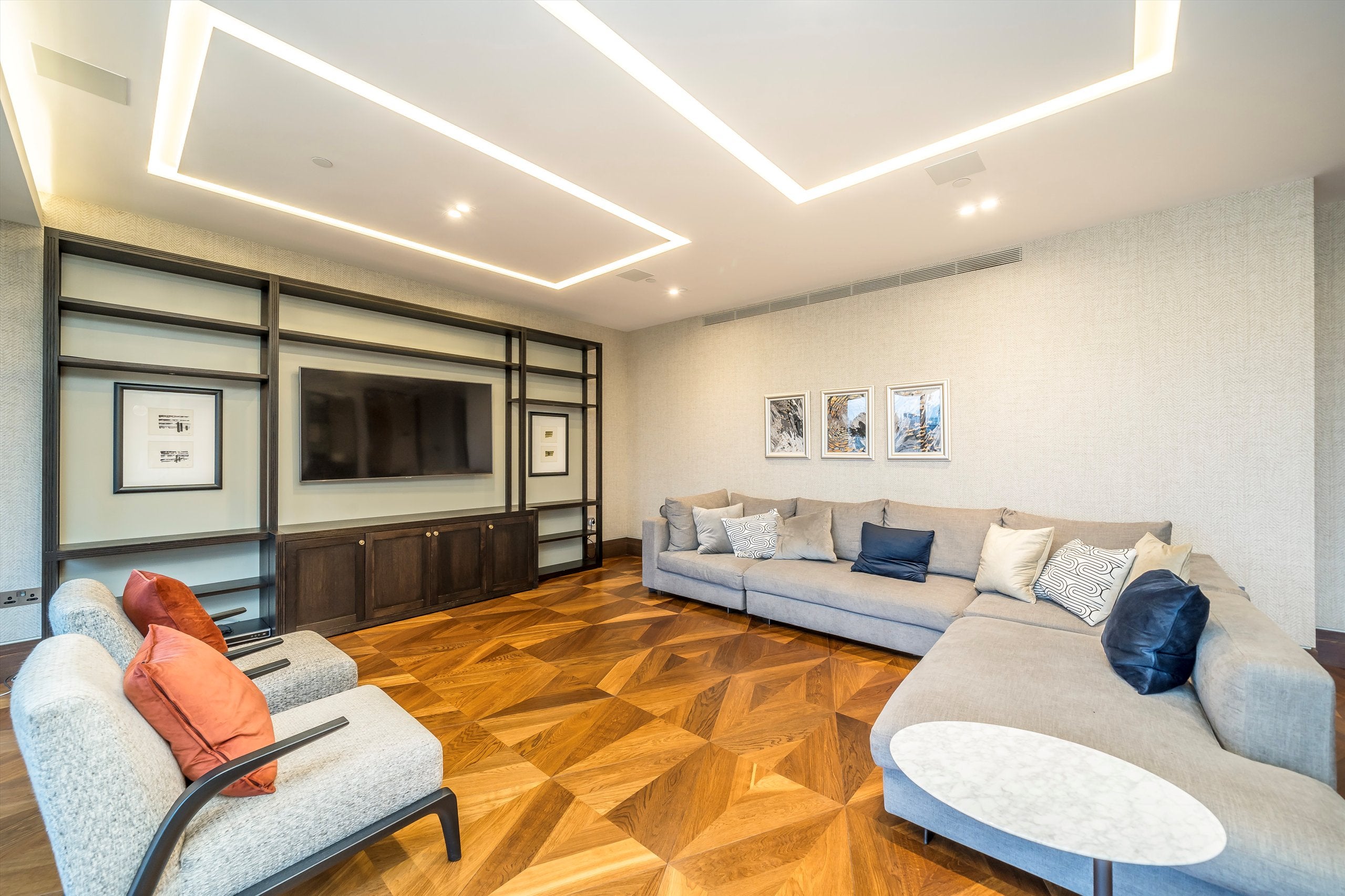 Flat Earls Way in Greater London