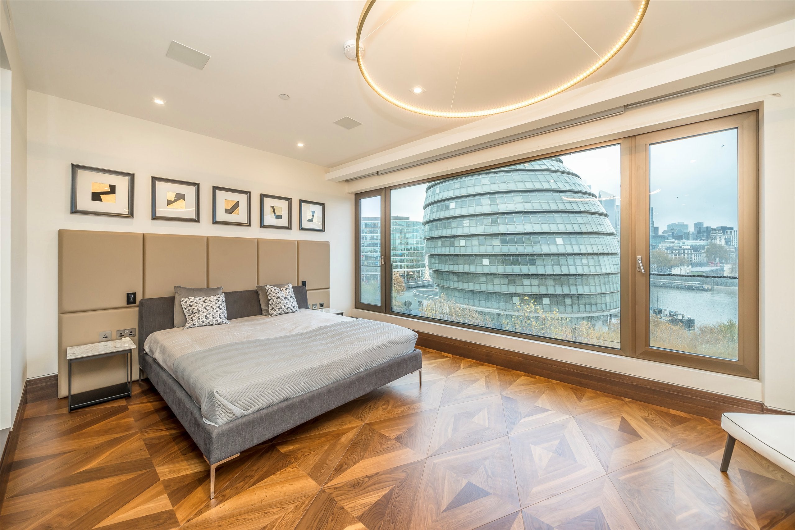 Flat Earls Way in Greater London