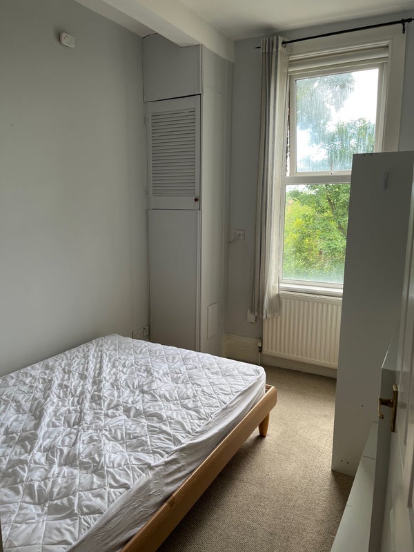 Room Thurlow Park Road in Greater London