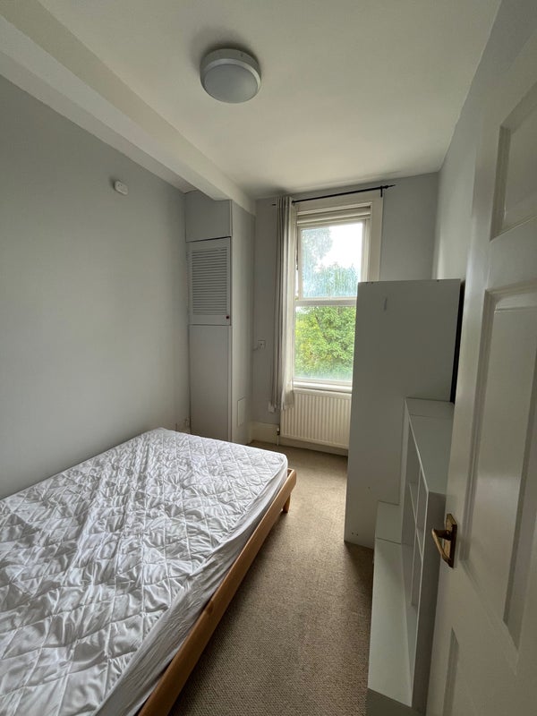 Room Thurlow Park Road in Greater London