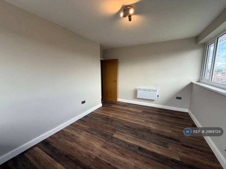 Flat Levens Garth in Leeds