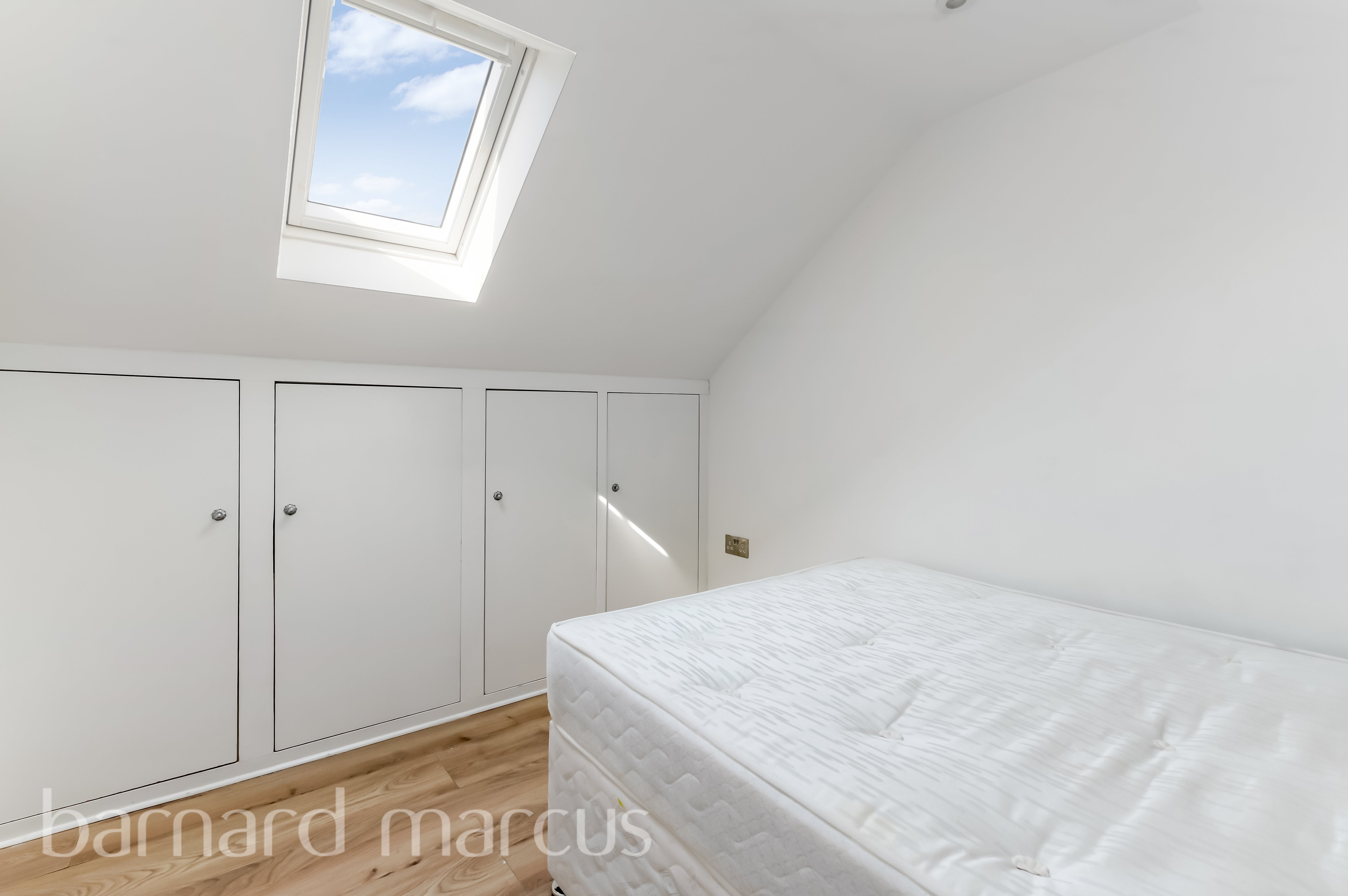 House Brunel Close in Greater London