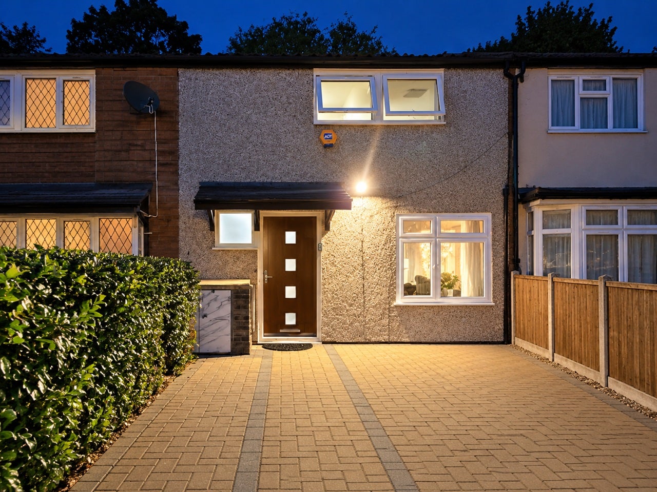 House Hobart Close in Greater London
