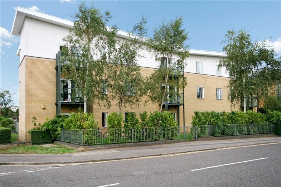Flat Byron Road in Borough of Runnymede