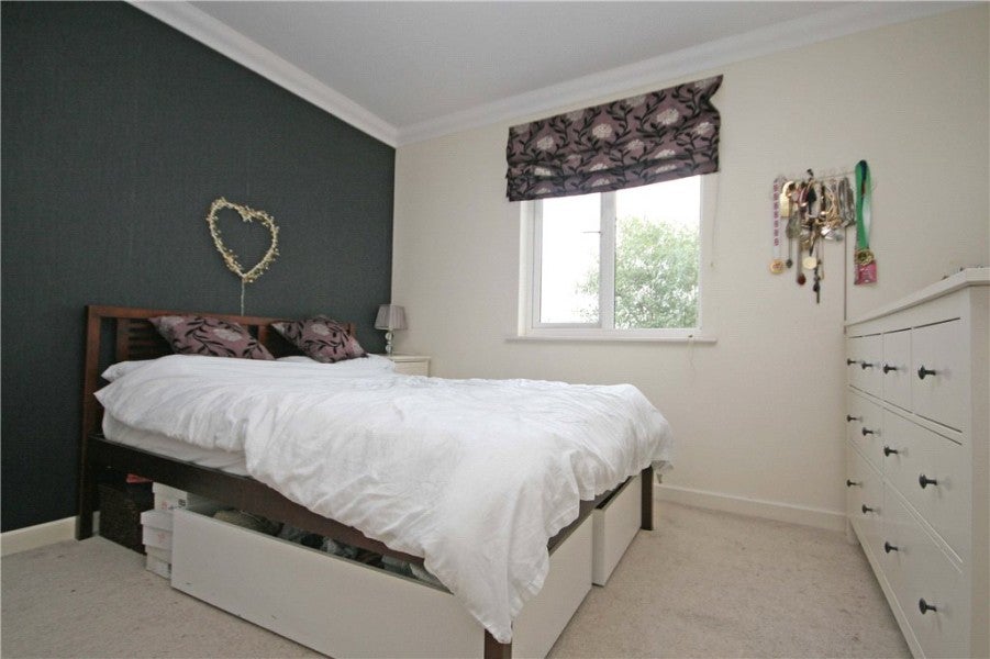 Flat Byron Road in Borough of Runnymede
